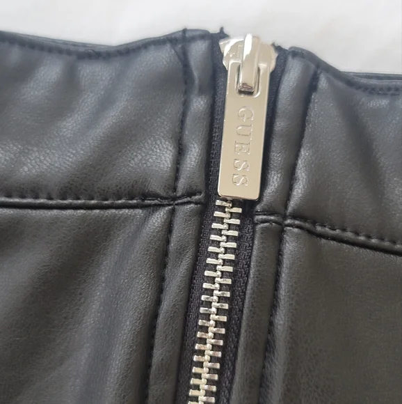 Guess Faux Leather Mini Skirt With Double Zippers New - Picture 5 of 10